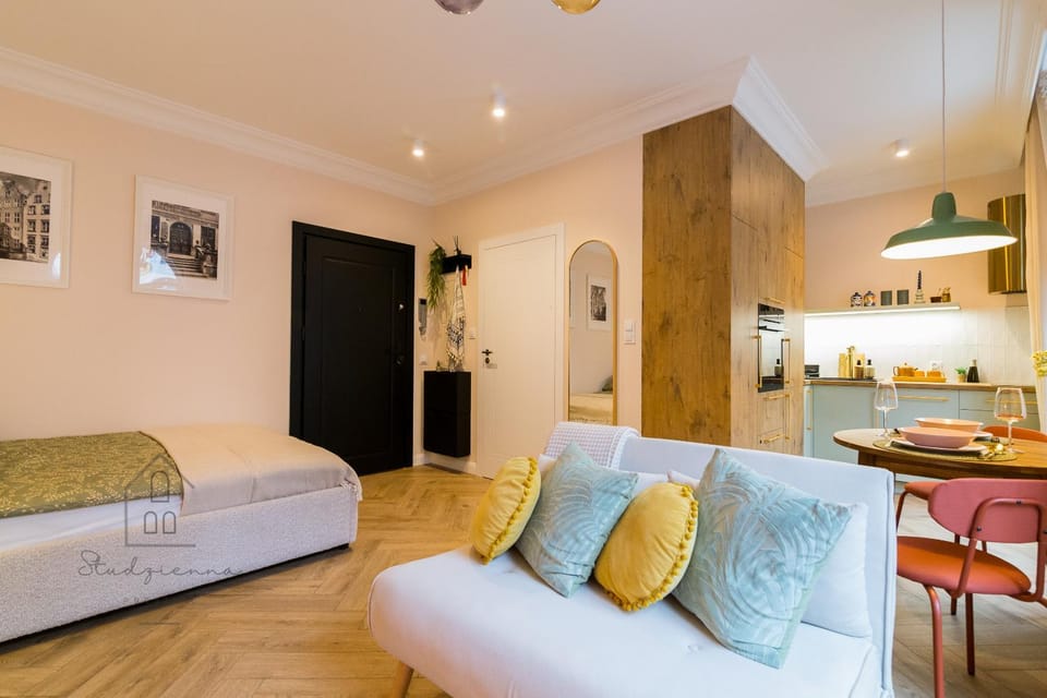 Kitchen or kitchenette, Living room, Seating area, Dining area