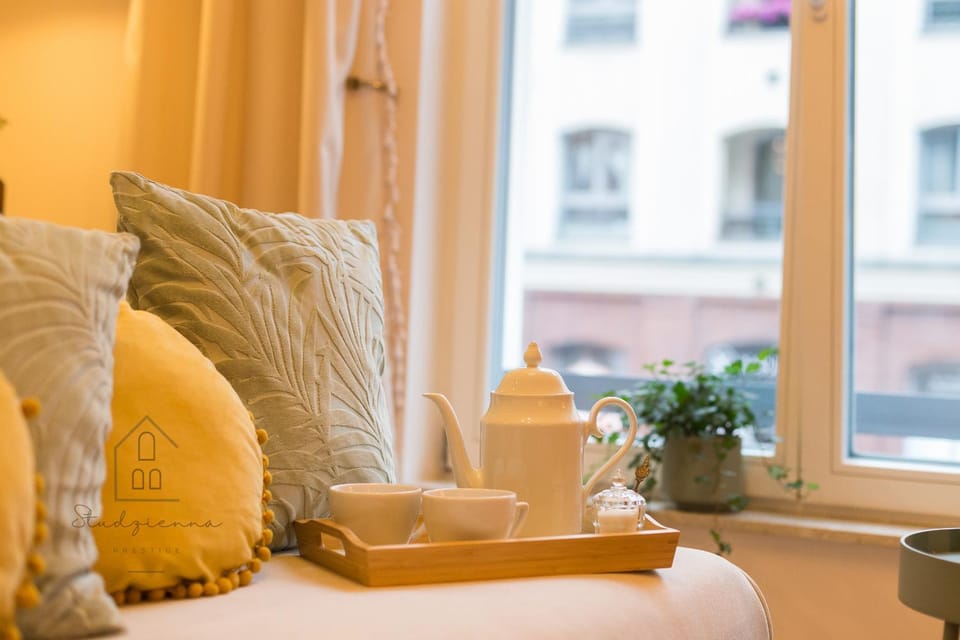 Bed, Living room, Photo of the whole room, Seating area, Bedroom, towels