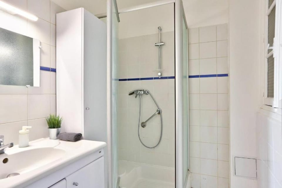Shower, Bathroom, towels