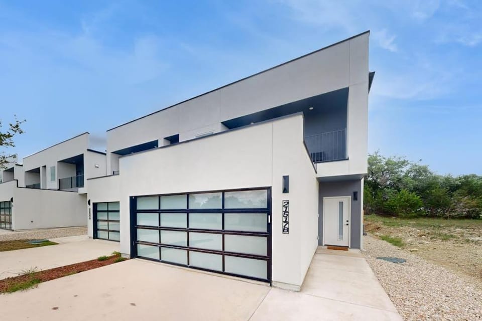 Property building, Day