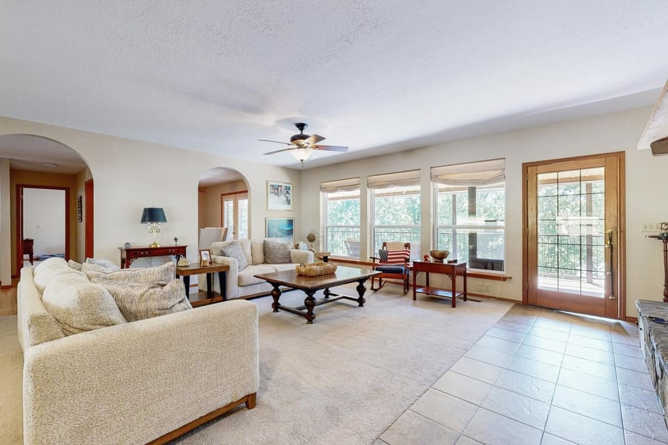 Unwind By the Water! Family Lake House in Eufala House in Eufaula