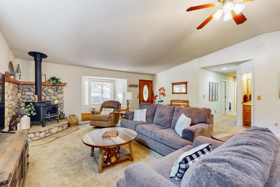 Fire Pit, Near Lake Evergreen Escape in Arnold House in Arnold