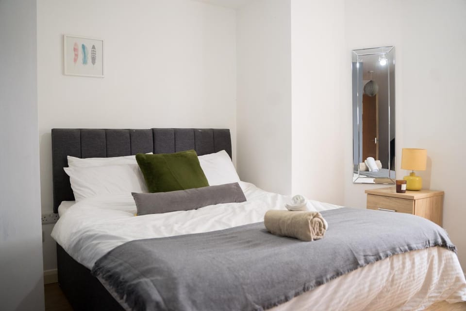 Photo of the whole room, Bedroom