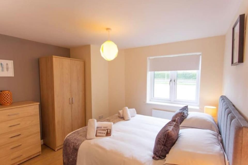 Bed, Photo of the whole room, Bedroom, towels, wardrobe