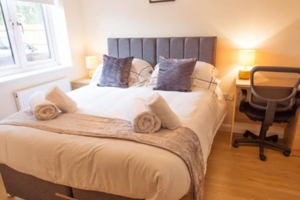 Bed, Photo of the whole room, Bedroom