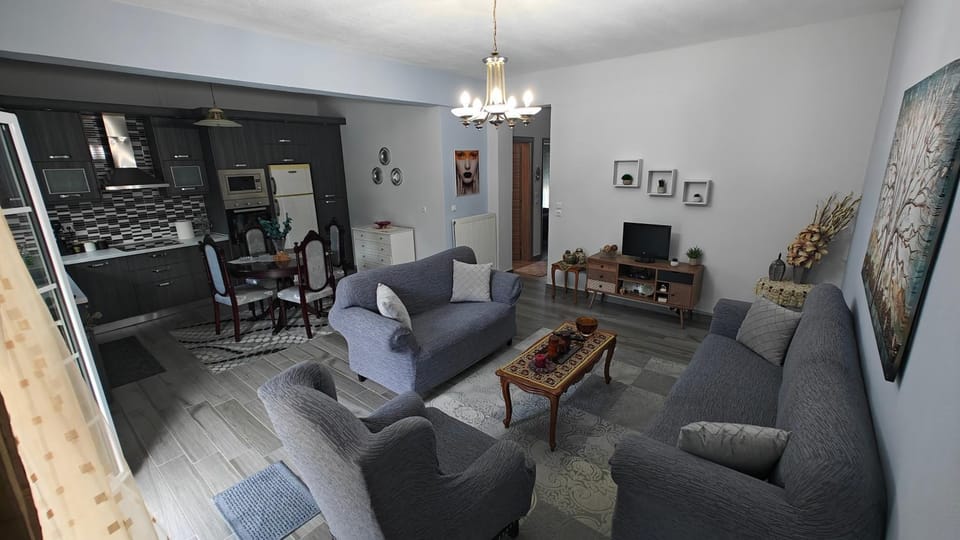 TV and multimedia, Kitchen or kitchenette, Living room, Seating area, Dining area, kitchen, air conditioner