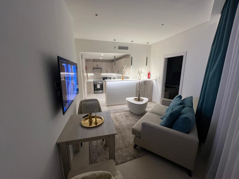 TV and multimedia, Kitchen or kitchenette, Living room, Seating area