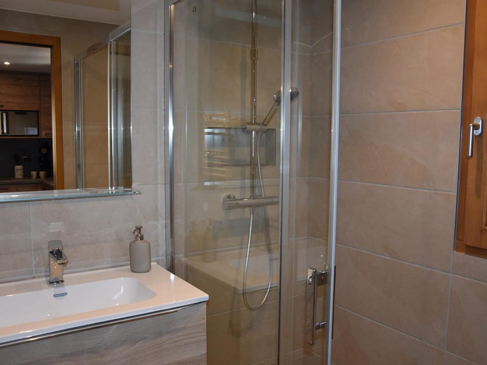 Charmante grange rénovée au calme, capacité 4 pers., balcon sud à Pralognan-la-Vanoise - FR-1-464-230 Chalet in Pralognan-la-Vanoise