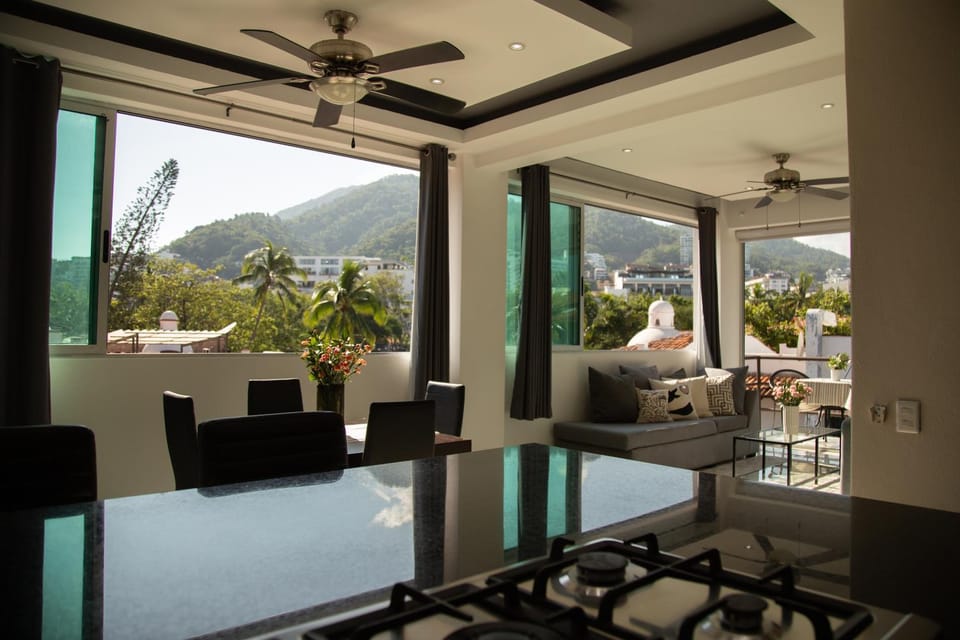 Living room, Dining area, Mountain view