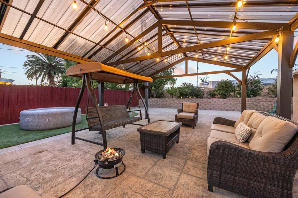 Coastal Home Near UCSB & Airport, Hot Tub, King Beds, Fast Wifi, Sleeps 6 House in Goleta