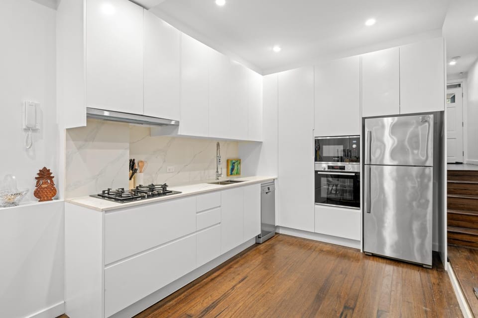 Modern 4BR House Walk to ICC & Darling Harbour & CBD & Chinatown House in Sydney