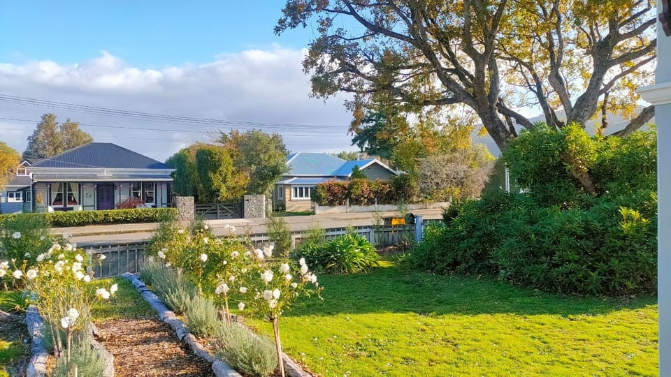 The Oaks- a beautifully appointed 1890s villa House in Wellington Region