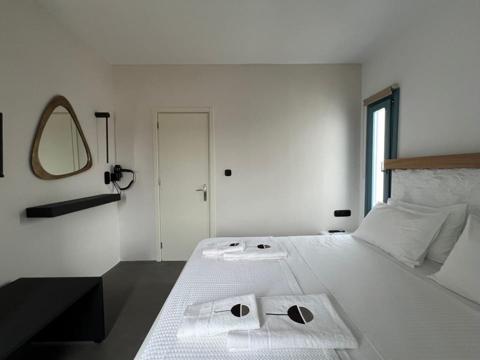 Bedroom, towels