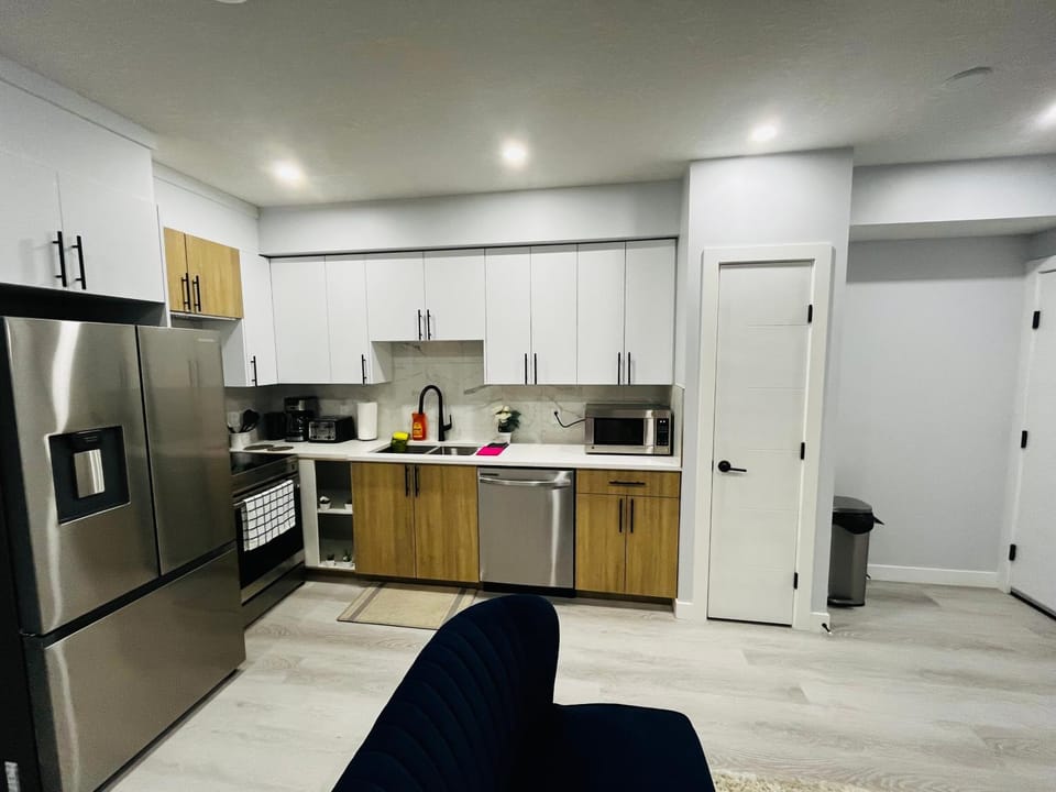 Kitchen or kitchenette, oven, toaster