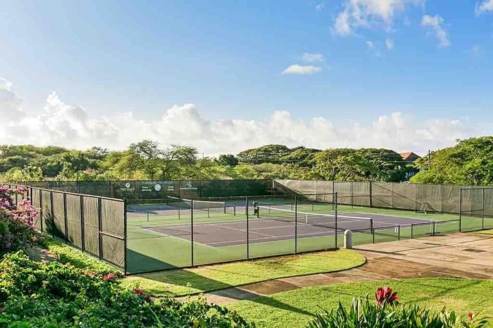 Day, Tennis court