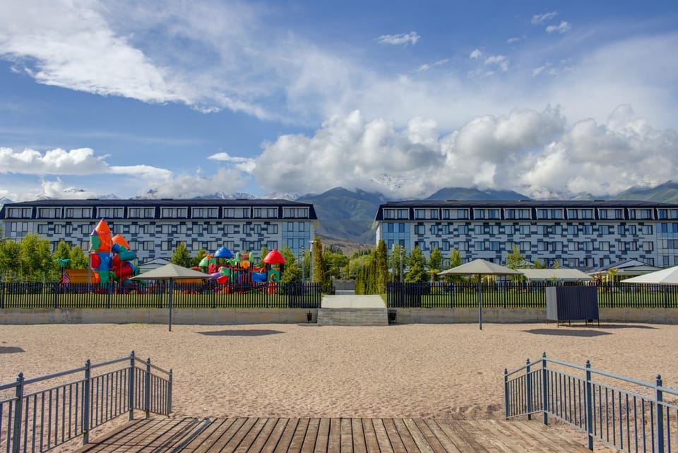 Facade/entrance, Day, Natural landscape, Mountain view