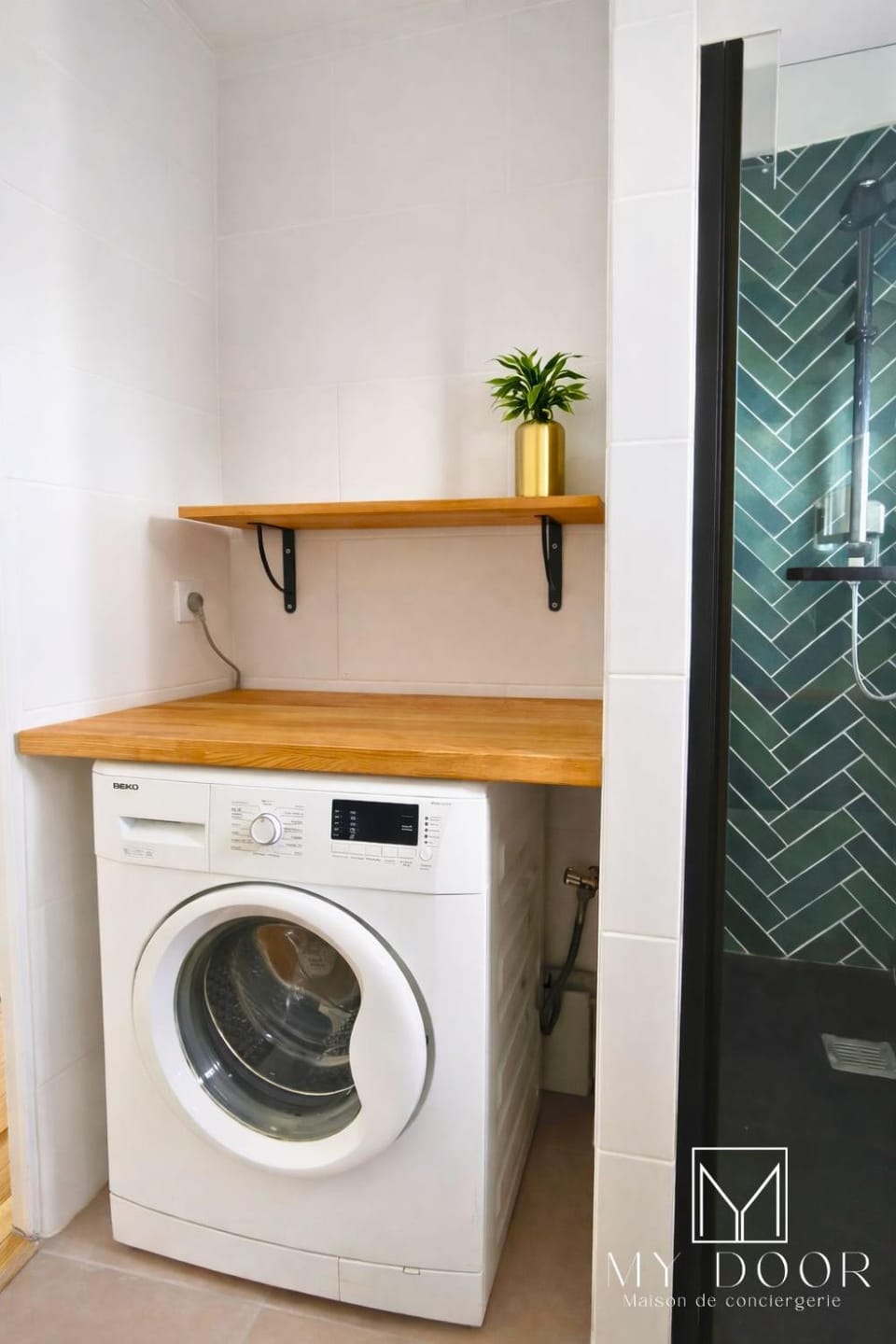 Bathroom, washing machine