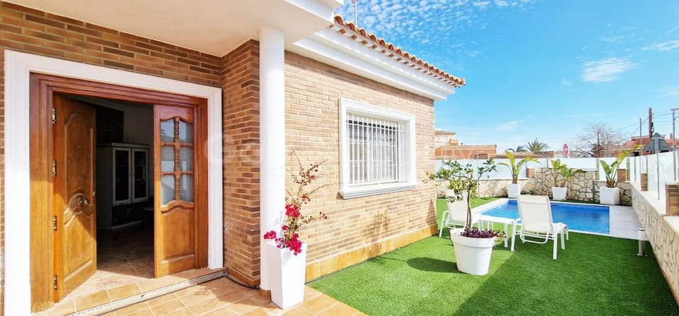 Property building, Garden view, Swimming pool