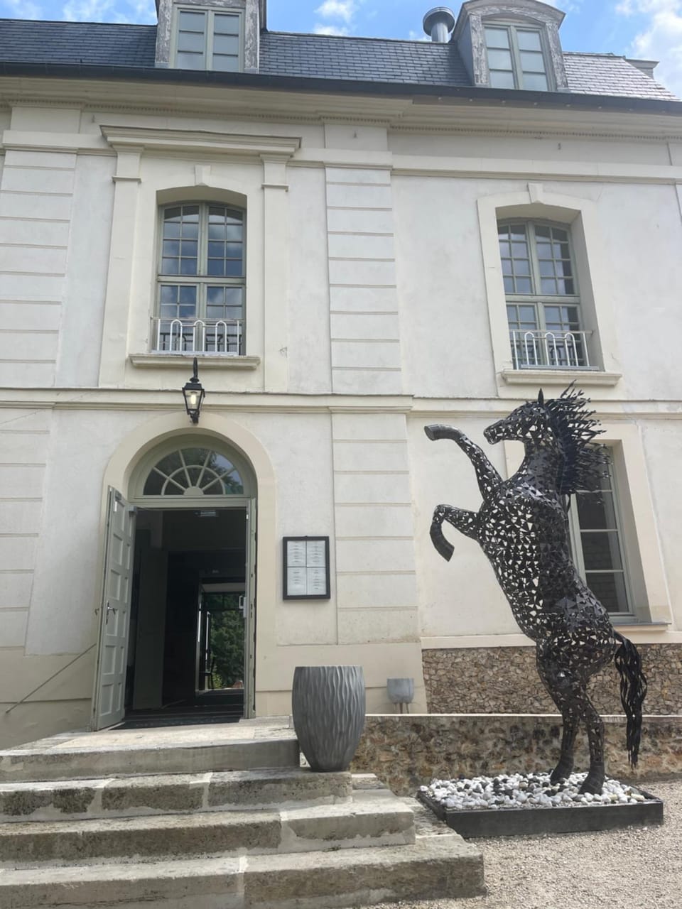 Facade/entrance