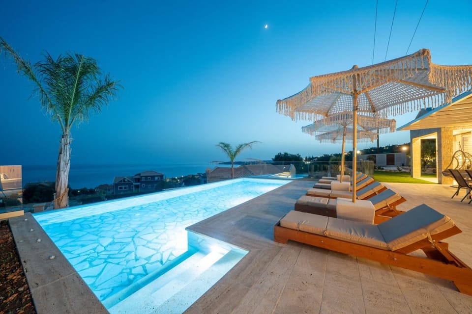Night, Pool view, Sea view, Swimming pool, sunbed