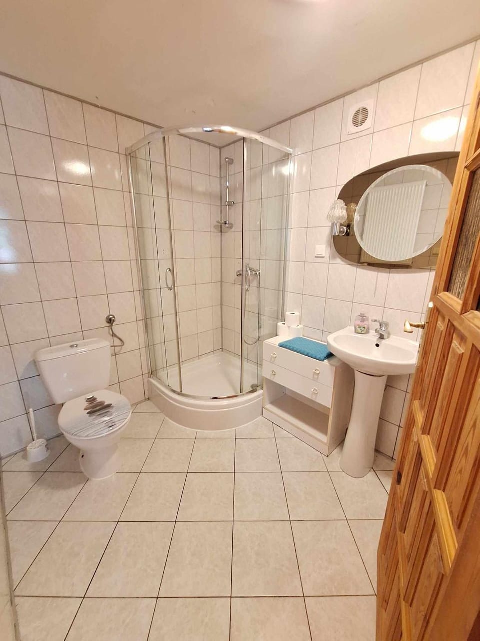 Shower, Bathroom, towels