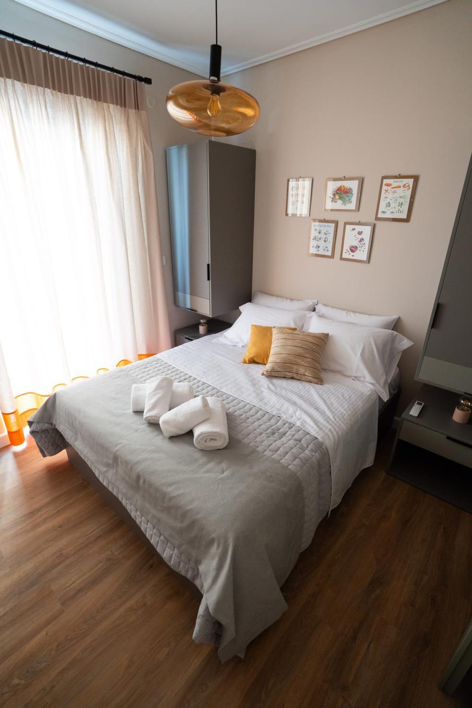 Bed, TV and multimedia, Photo of the whole room, Bedroom, wardrobe