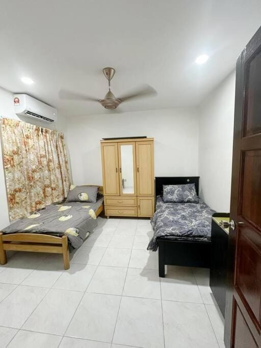 Bed, Bedroom, wardrobe, air conditioner