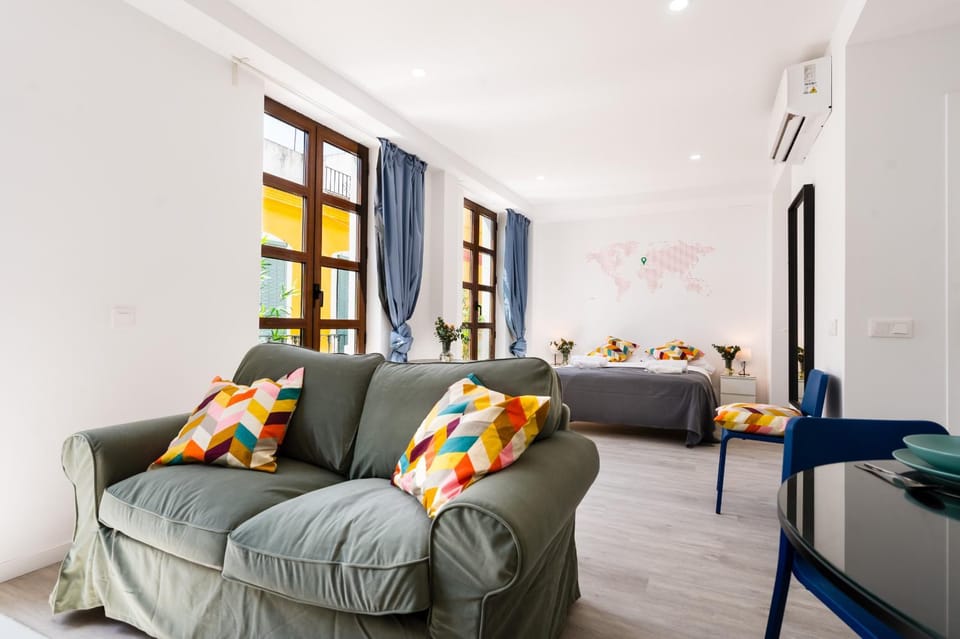 Photo of the whole room, air conditioner