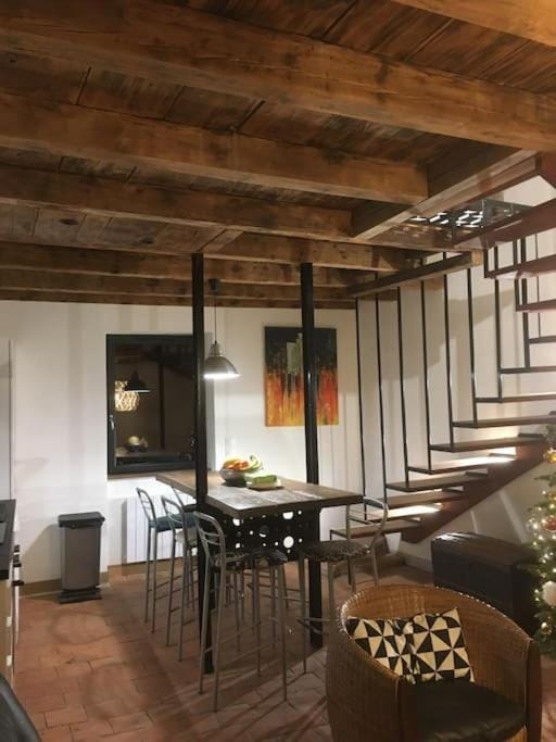 Maison d'artistes avec cour au cœur du vignoble House in Bourgogne-Franche-Comté