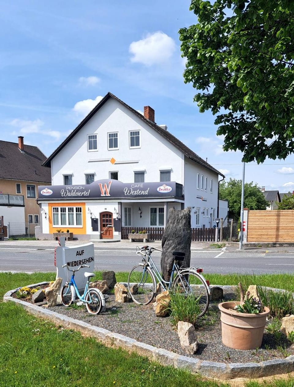 Cycling, Street view