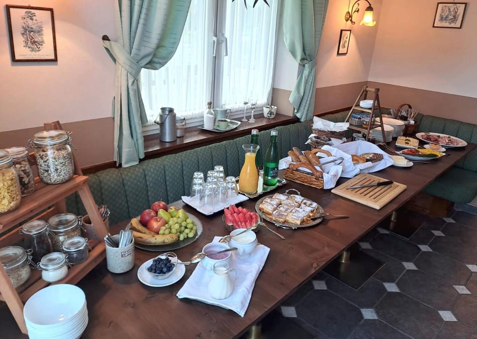 Breakfast, Continental breakfast, Buffet breakfast