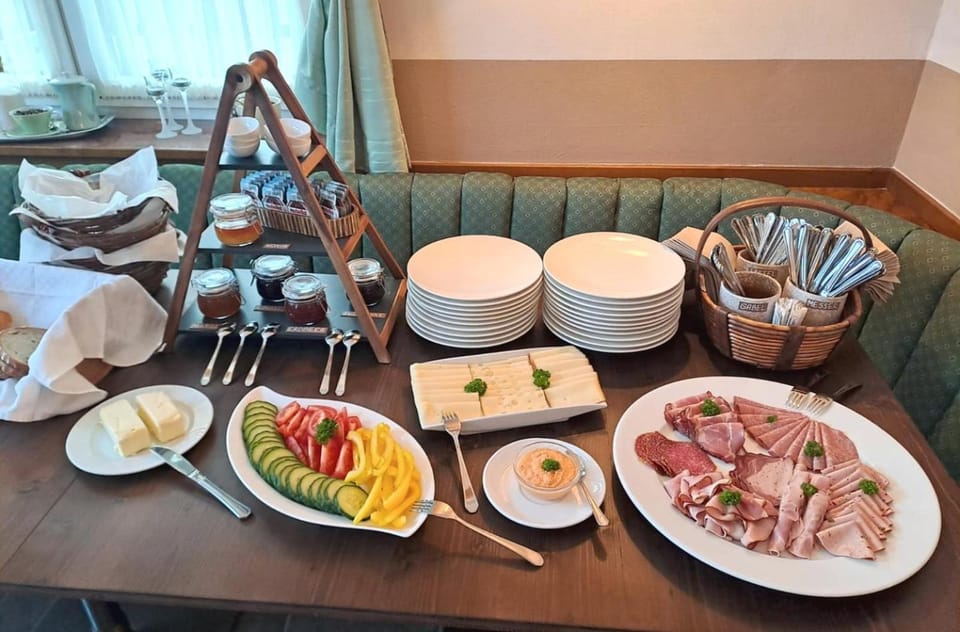Breakfast, Continental breakfast