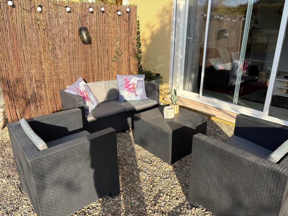 Patio, Living room