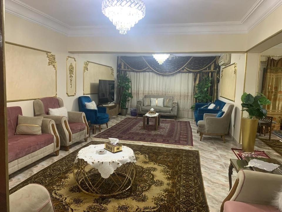 Communal lounge/ TV room, TV and multimedia, Living room, Seating area, Evening entertainment