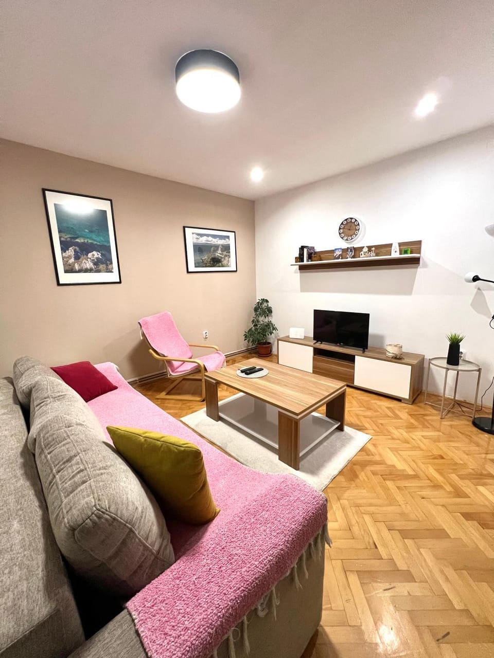 TV and multimedia, Living room, Seating area