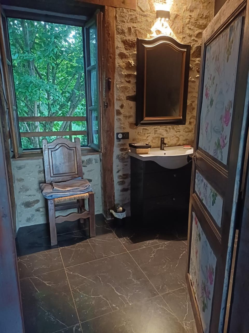 La petite Salamandre bleue Bed and Breakfast in Nouvelle-Aquitaine