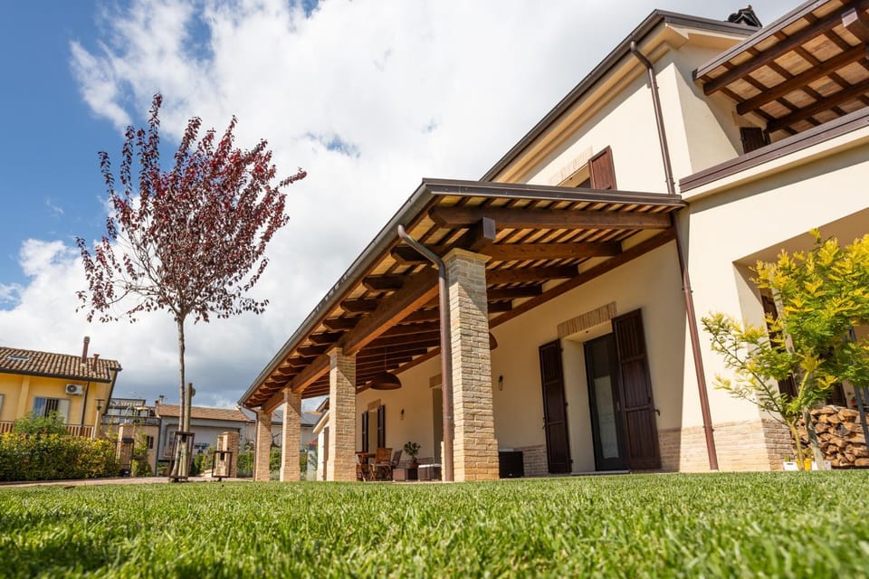 Property building, Spring, Day, Garden, Garden view
