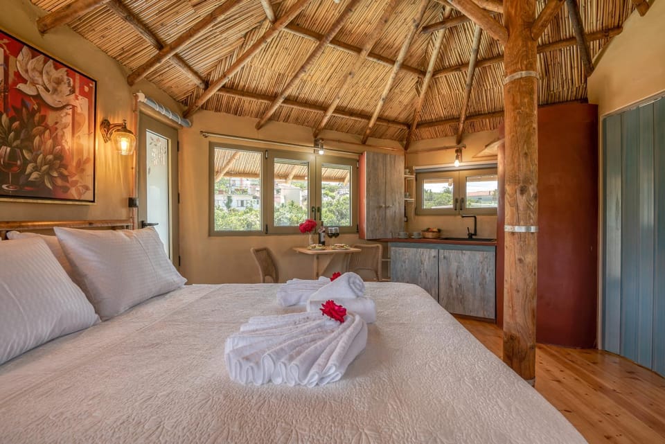 Bed, Photo of the whole room, Bedroom, towels
