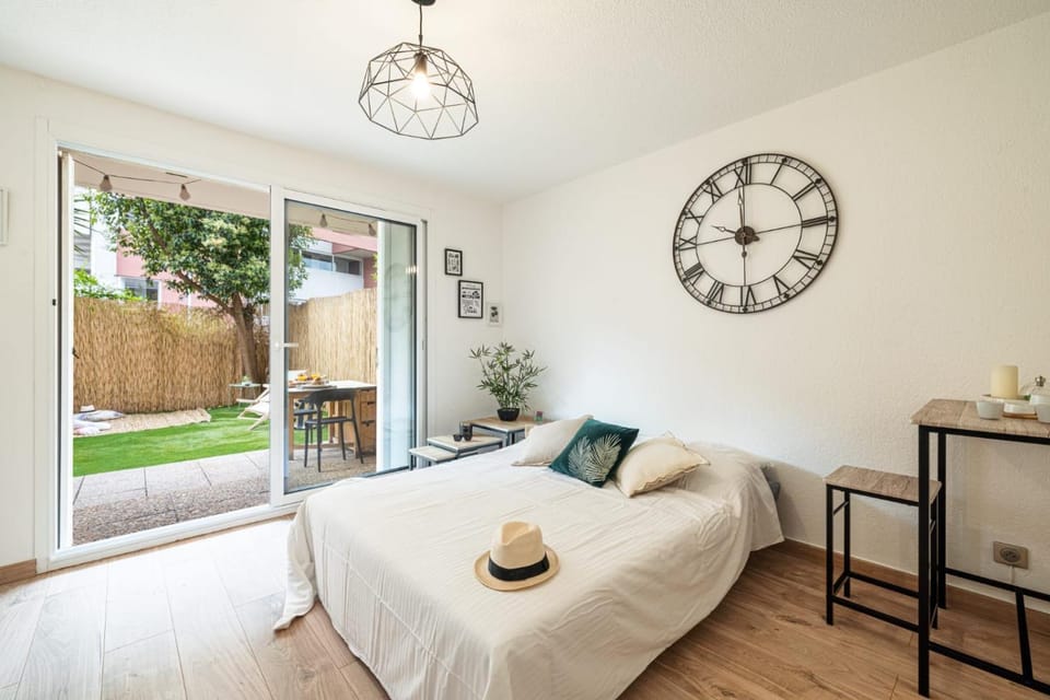 Relax Garden, Swimming pool in French Riviera Apartment in Cagnes-sur-Mer