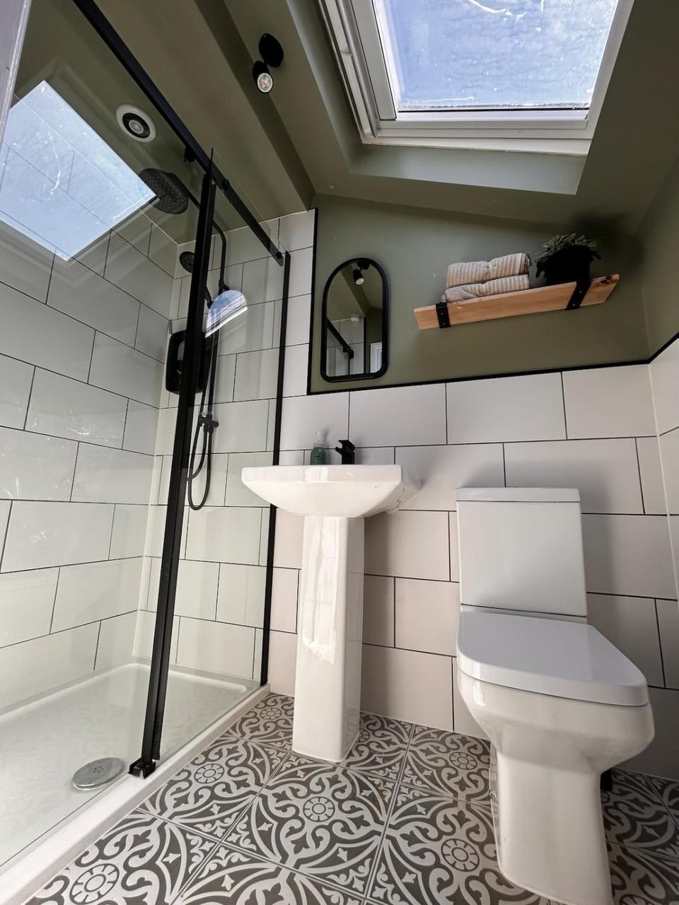 Shower, Toilet, Bathroom