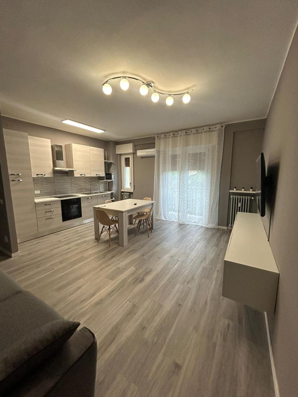 Kitchen or kitchenette, Living room, Seating area, Dining area, stove