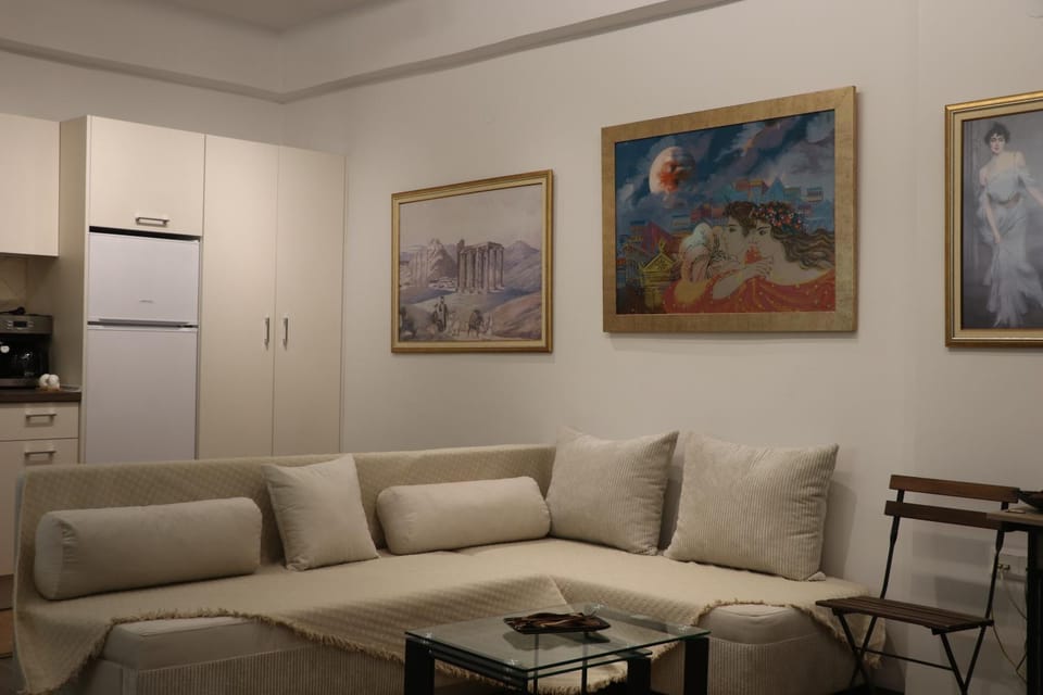 Kitchen or kitchenette, Living room, Seating area