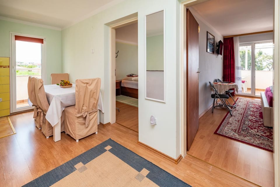 Kitchen or kitchenette, Bedroom