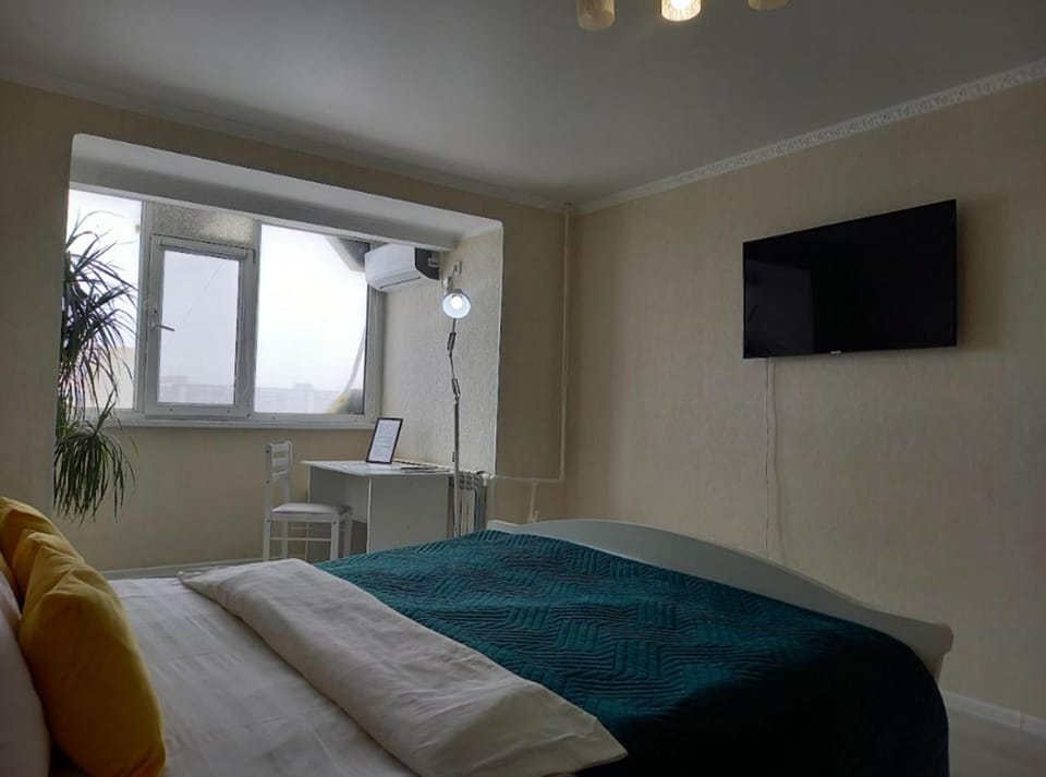 Bed, TV and multimedia, Living room, air conditioner