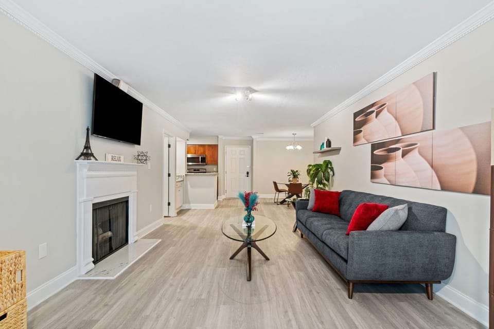 TV and multimedia, Living room, Seating area, Evening entertainment