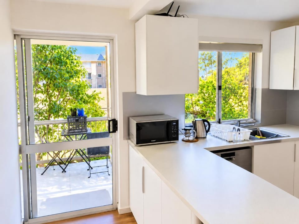 Coffee/tea facilities, Balcony/Terrace, microwave, kitchen, kitchen