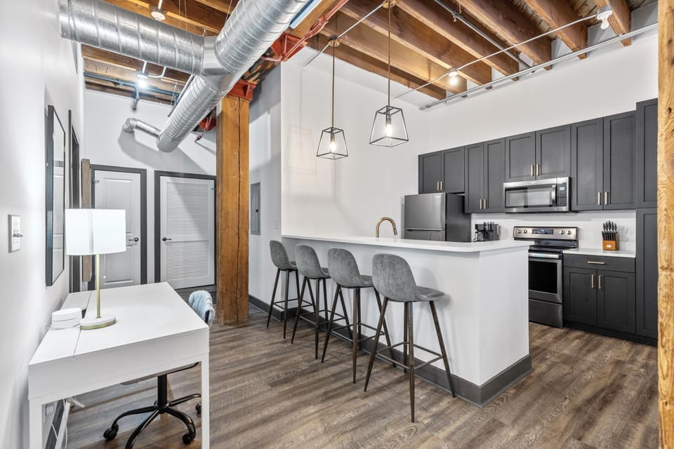 Kitchen or kitchenette, Dining area, oven, stove