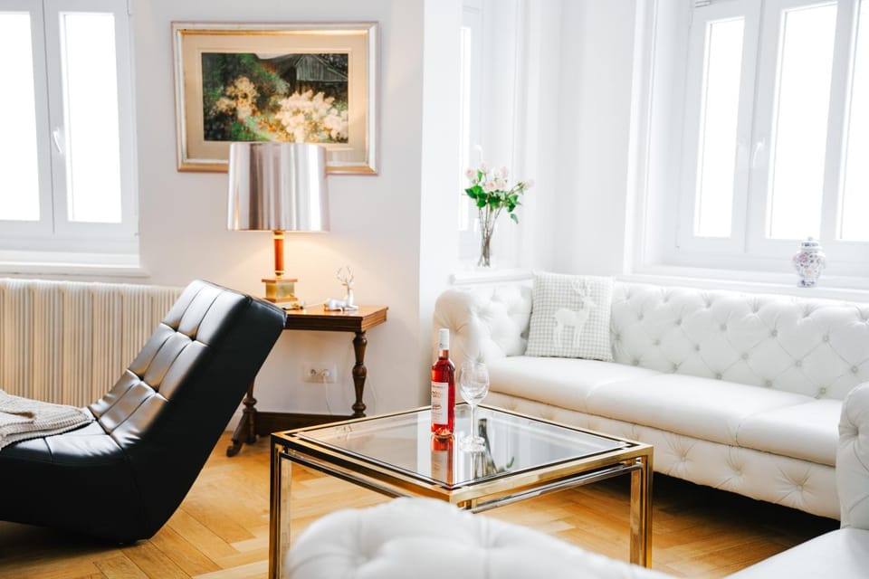 Living room, Seating area