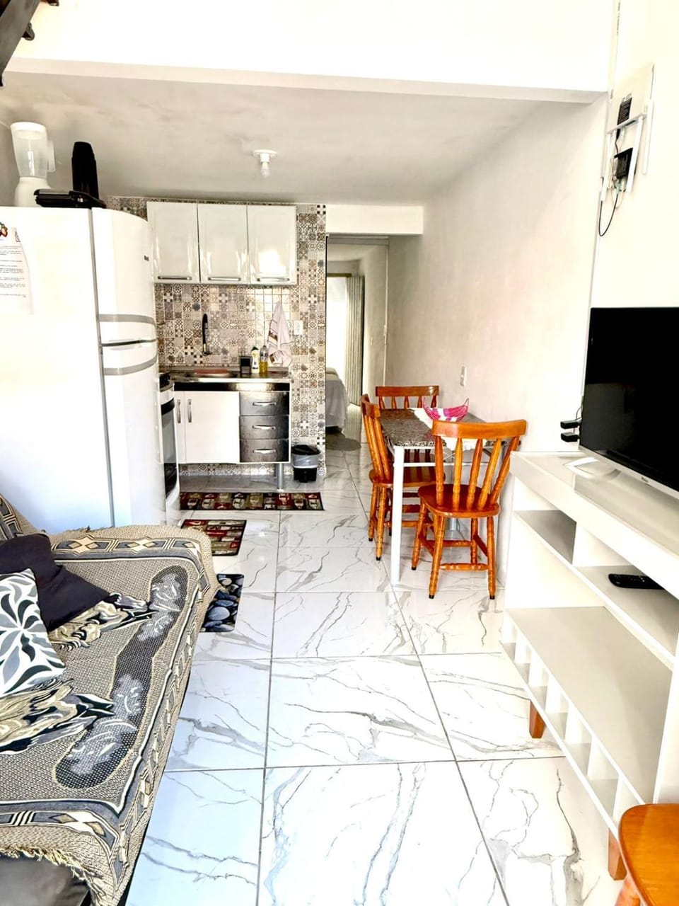 Living room, Dining area, stove