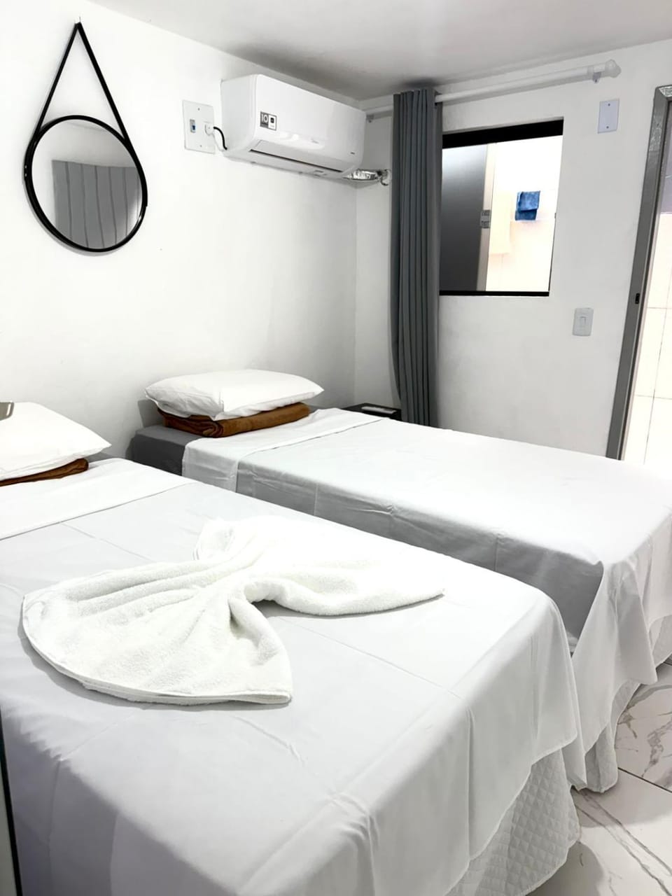Bed, Photo of the whole room, Bedroom, air conditioner